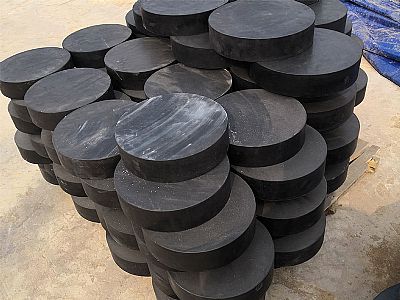 湘潭板式橡胶支座由若干层橡胶片与薄钢板经加压硫化